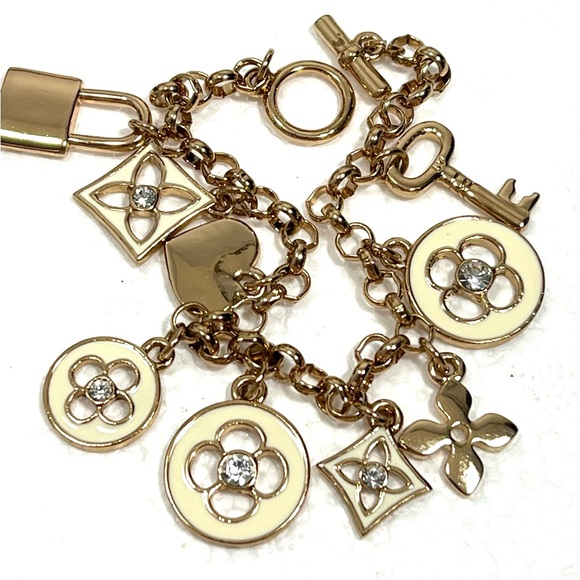 NWOT KEY LOCK 🔐 GOLD CREAM BRACELET - Picture 2 of 4